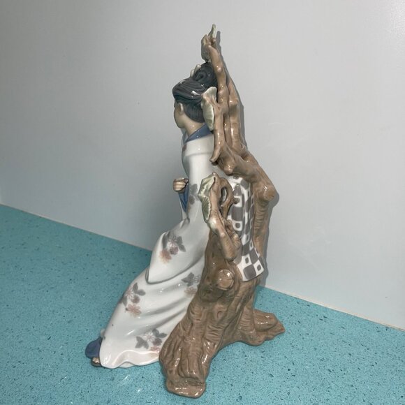 Lladro Geisha Sculpted By Vicente Martínez Porcelain Issued In 1972 Retired 1994 - Picture 4 of 16